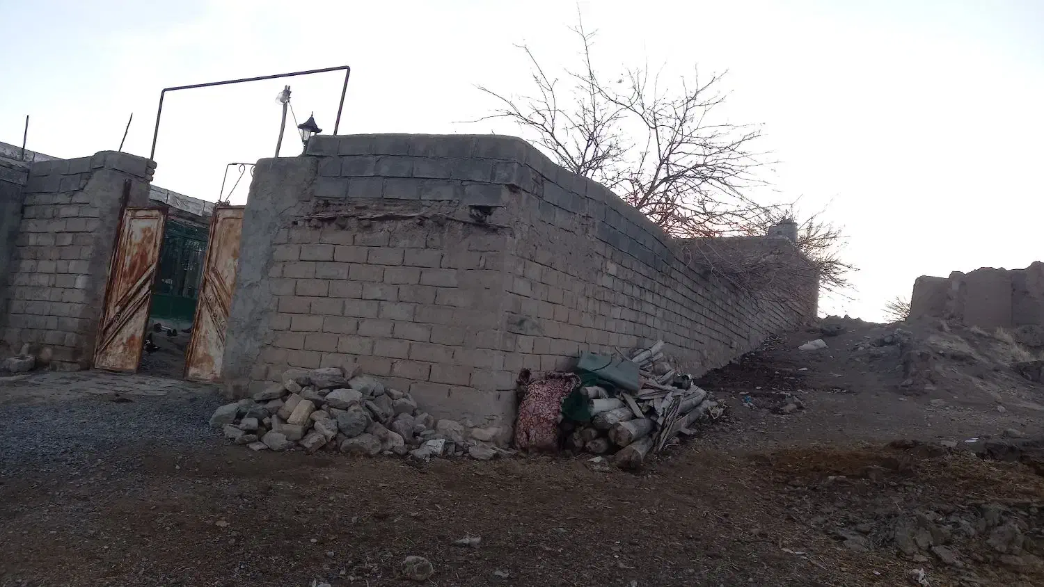 ساختمان ویلایی واقع در روستای عمارت (صحنه)