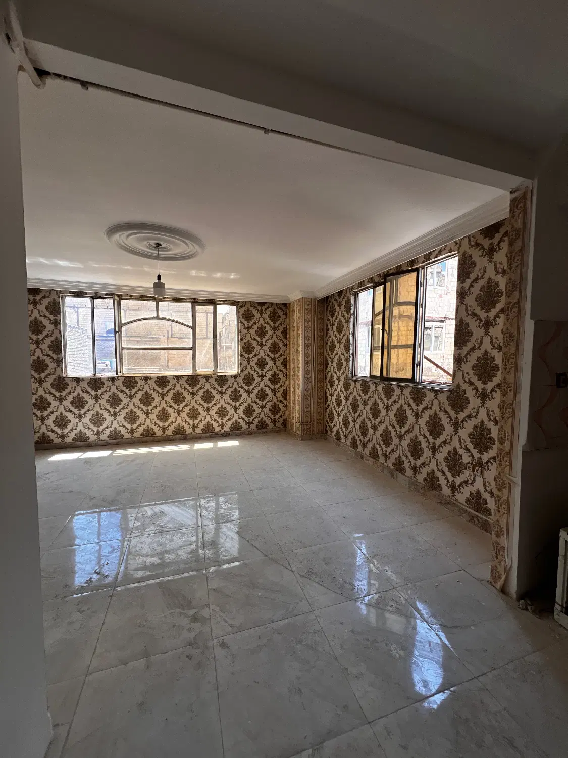 توس ۴۱ (نزدیـکـ میدان معراج) سر ۲ نبش (زارع۲)