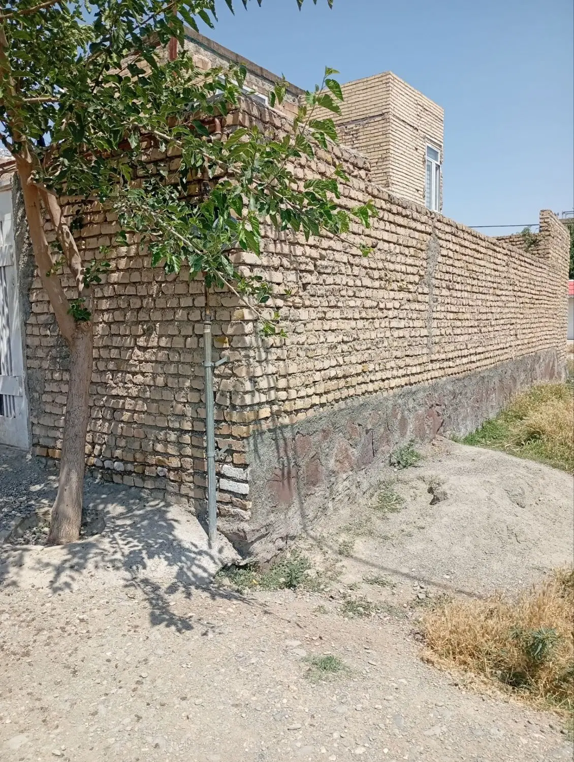 زمین فروشی