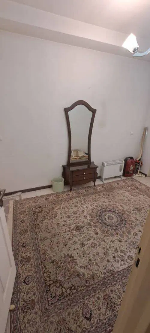۴۳ متر آسانسور دار