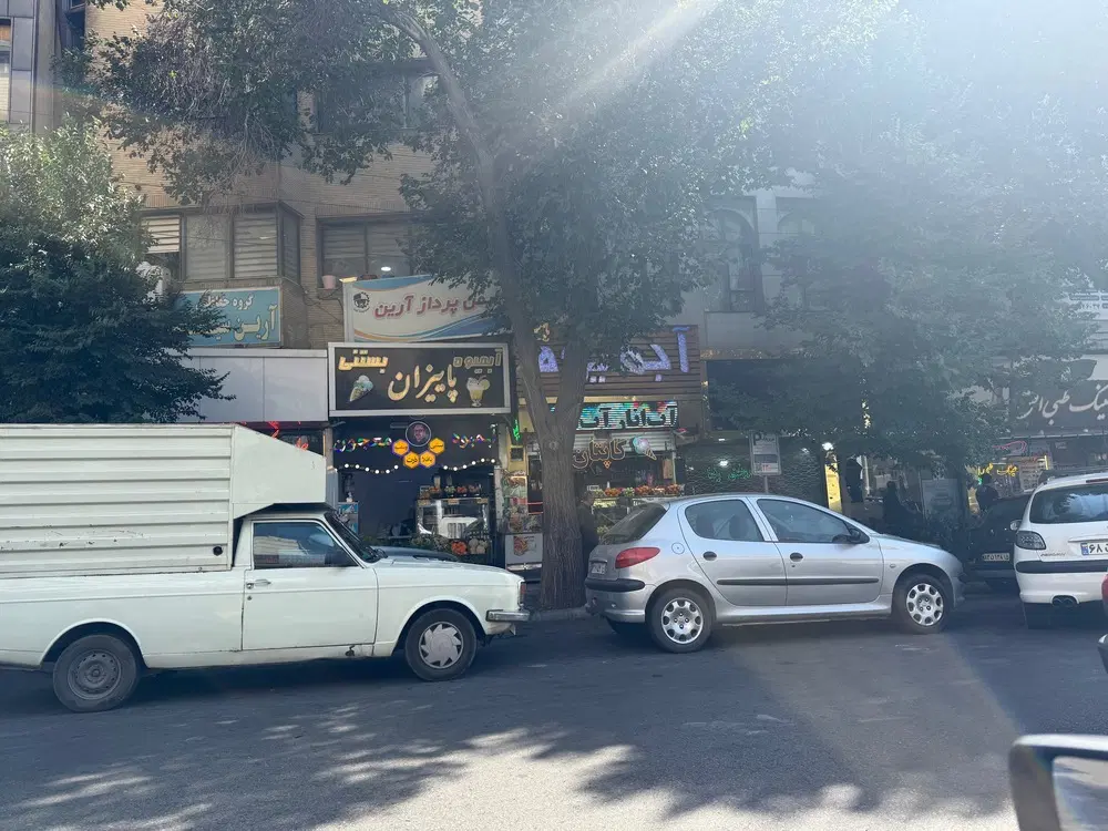 مغازه 10متری برخیابان سه راه امین