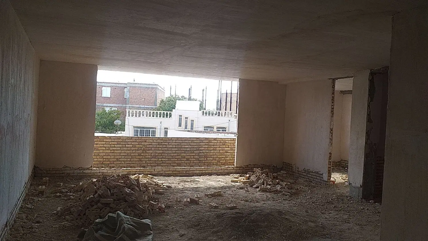 منزل دوطبقه کوی جنگلی نیمه ساخته