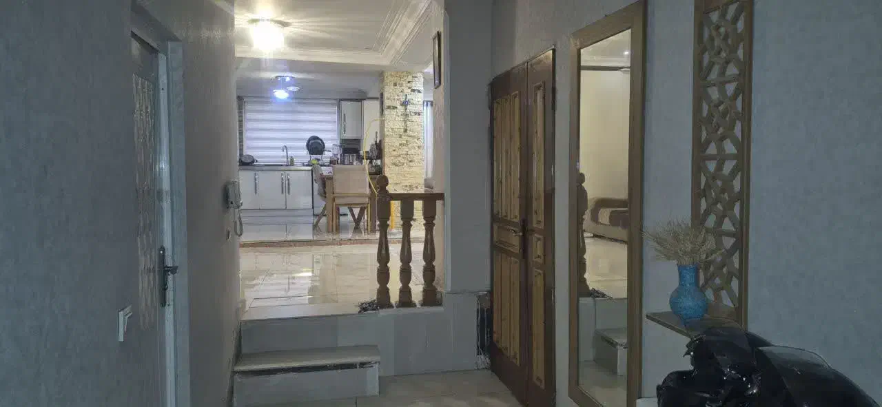 طبقه اول ۱۱۲ متری