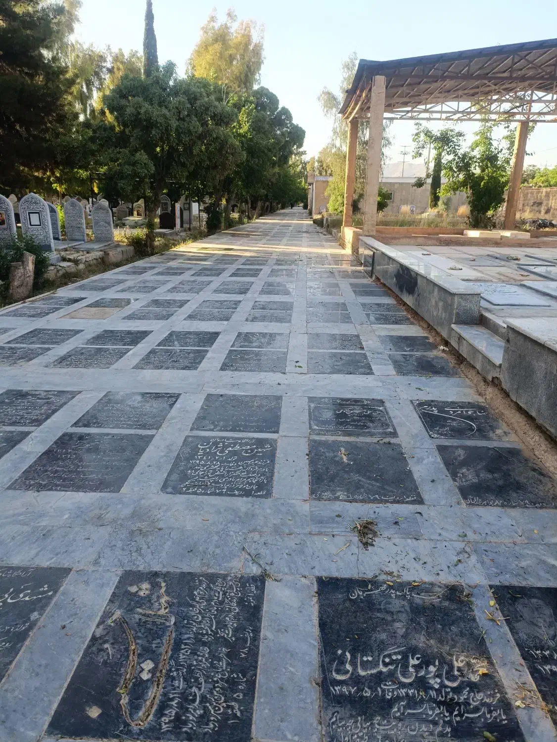 قبر دوطبقه شیراز