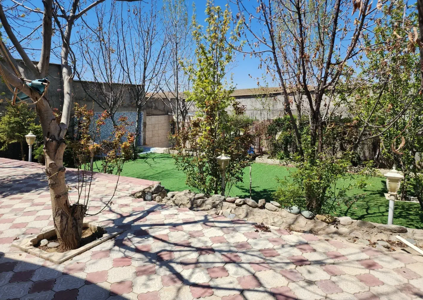 زمین ۶۳۸ متری با بنای ۸۰ متری در کوشک زر