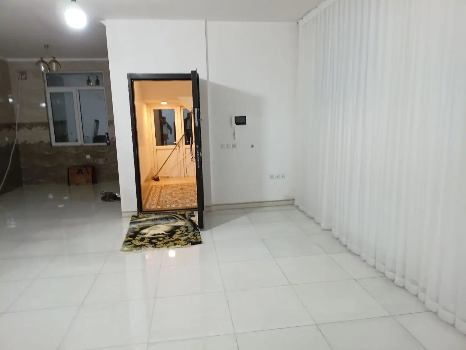فروش فوری یک آپارتمان فول امکانات 100متر 2خوابه