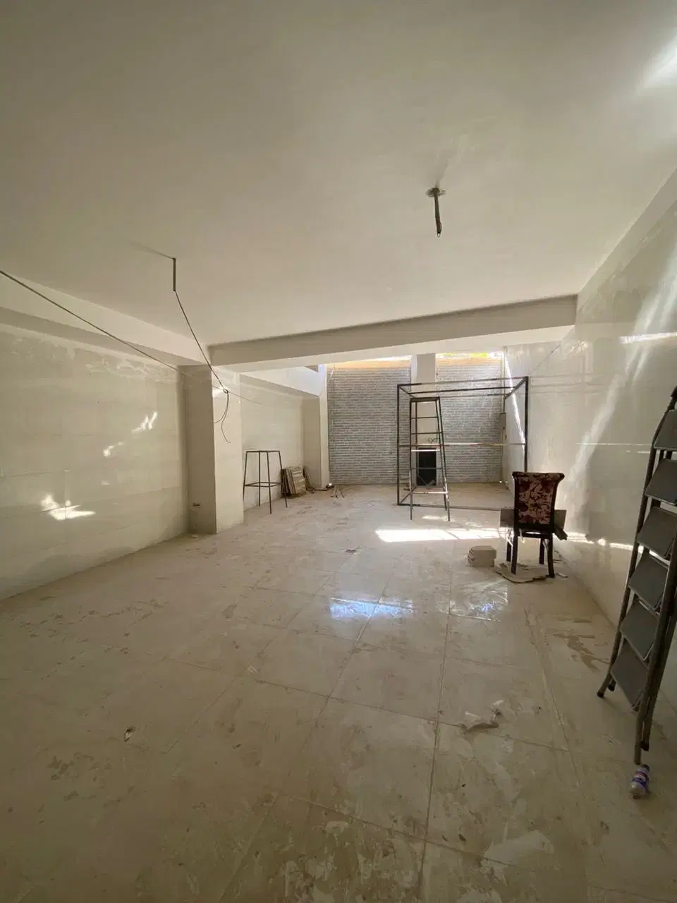 مغازه ۱۰۰ متری نوساز هشتگرد قدیم