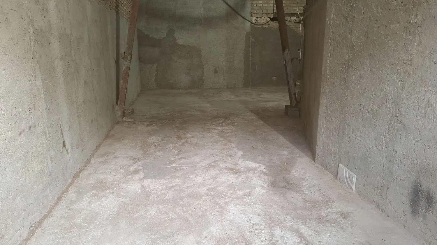 انبار ۱۰۰ متری شهرک بعثت
