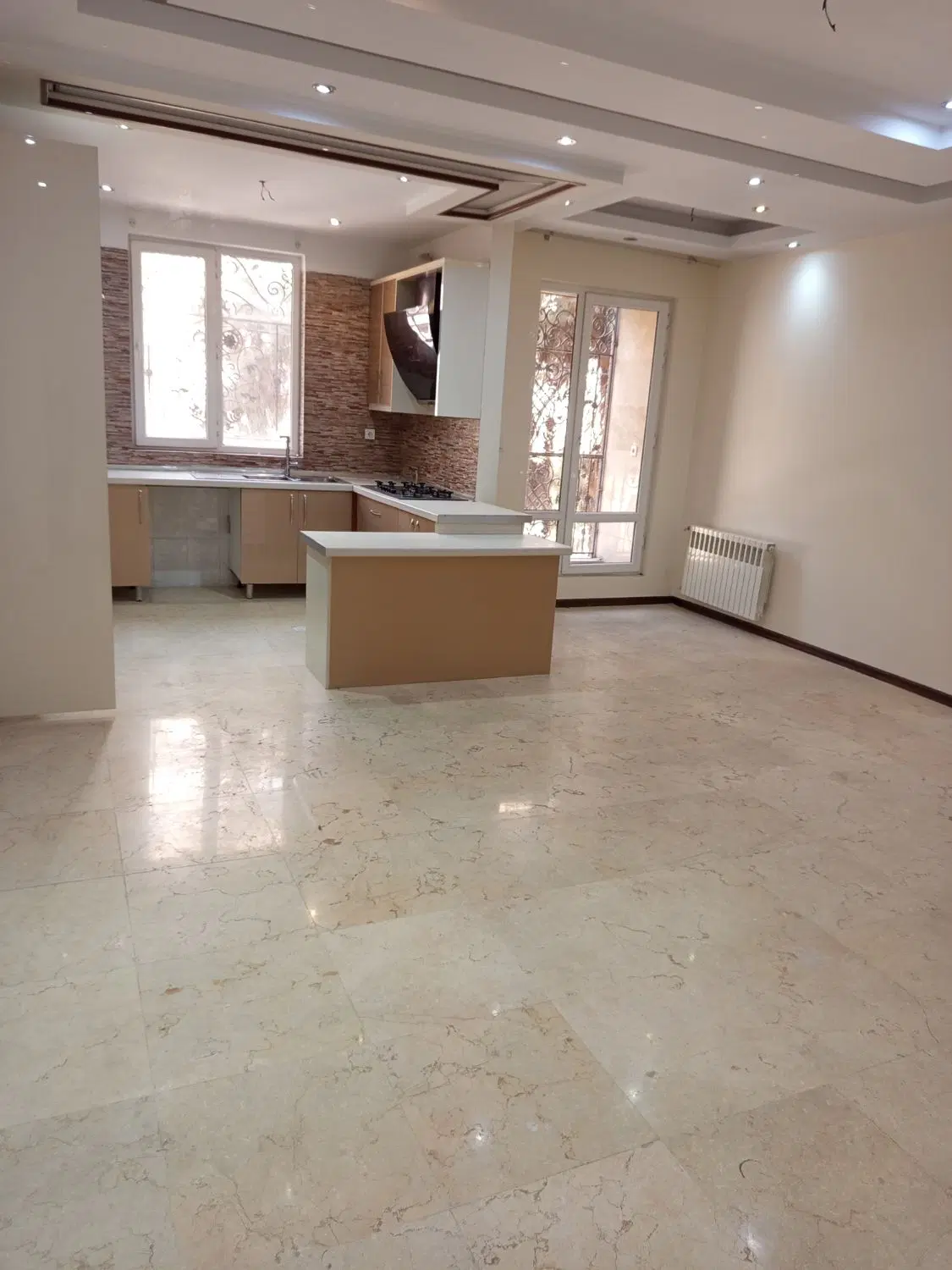 ۹۳متر کاشانی بهنام خوش نقشه فول امکانات تمیز