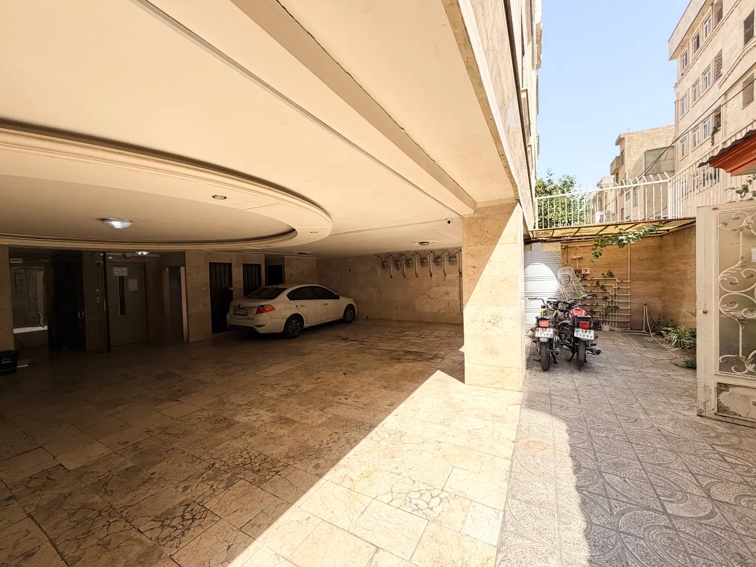 ۷۲ متری پرنور،پارکینگ،انباری،بالکن