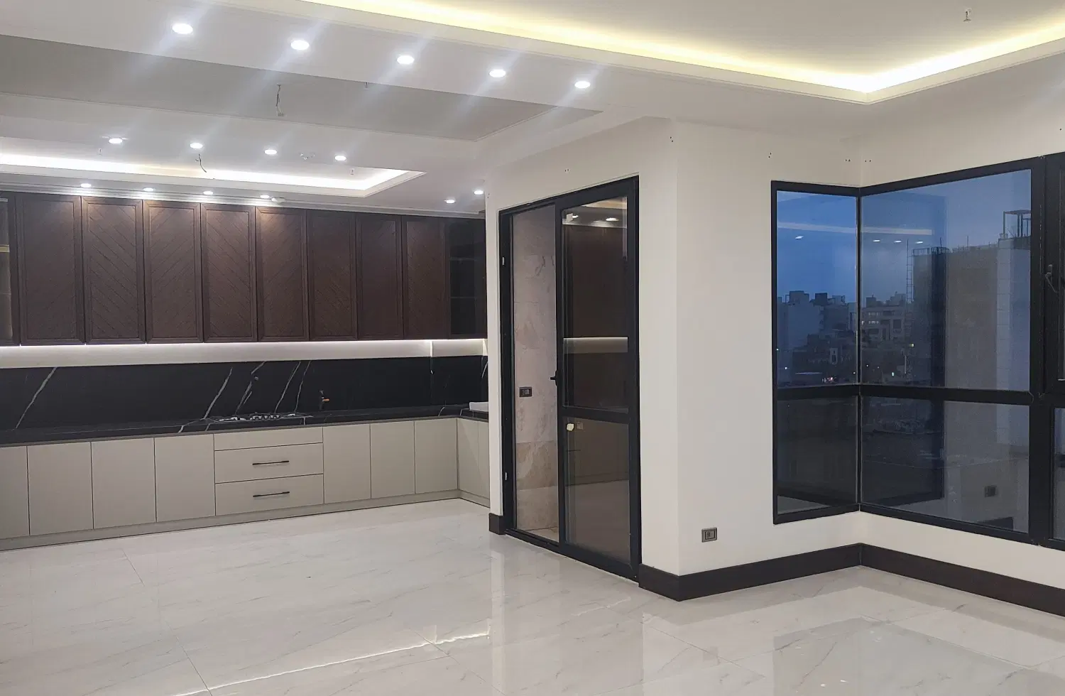 قیمت استثنایی _ سه خواب _ لوکیشن تاپ