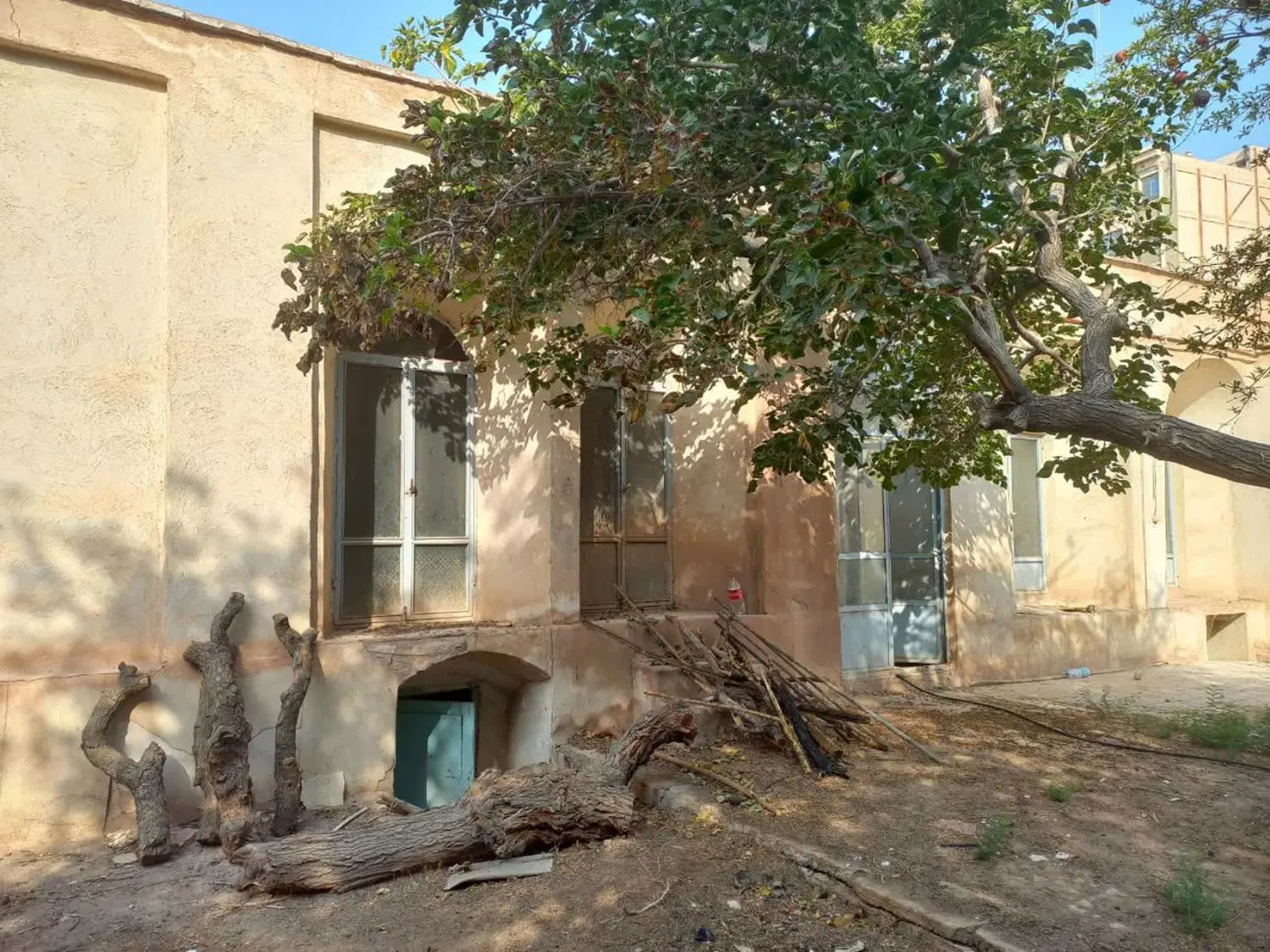 فروش خانه کلنگی قابل سکونت چهار راه کاظمی