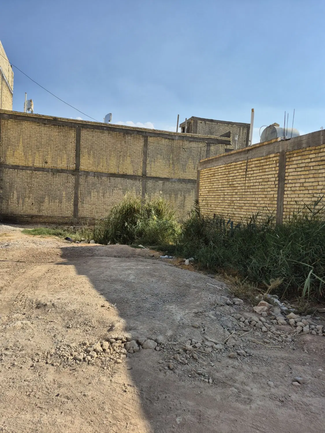 زمین ۱۱۵ متری کرونی اخر کوچه مخابرات