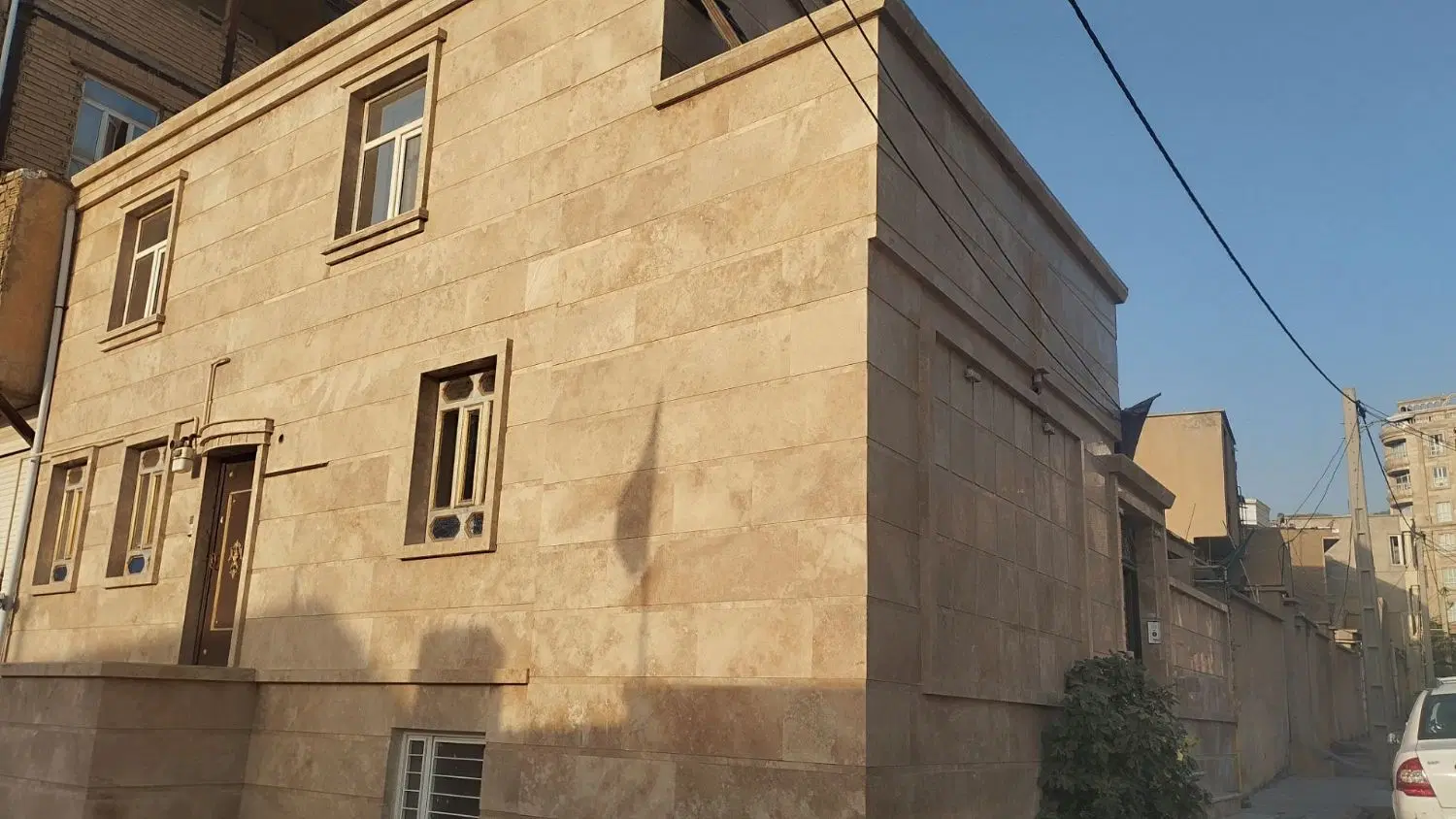 منزل دو طبقه