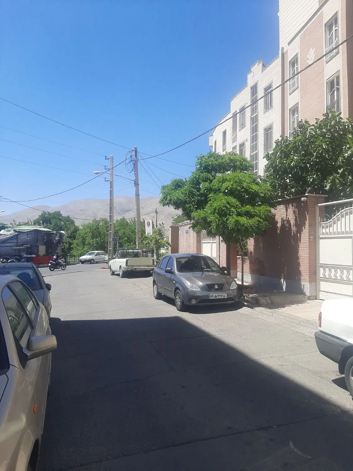 ۶۱ متر طبقه همکف با پارکینگ_ ۸ واحدی