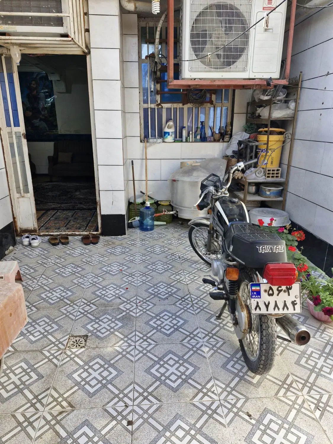 منزل خیابان با هنر کوچه خورشید