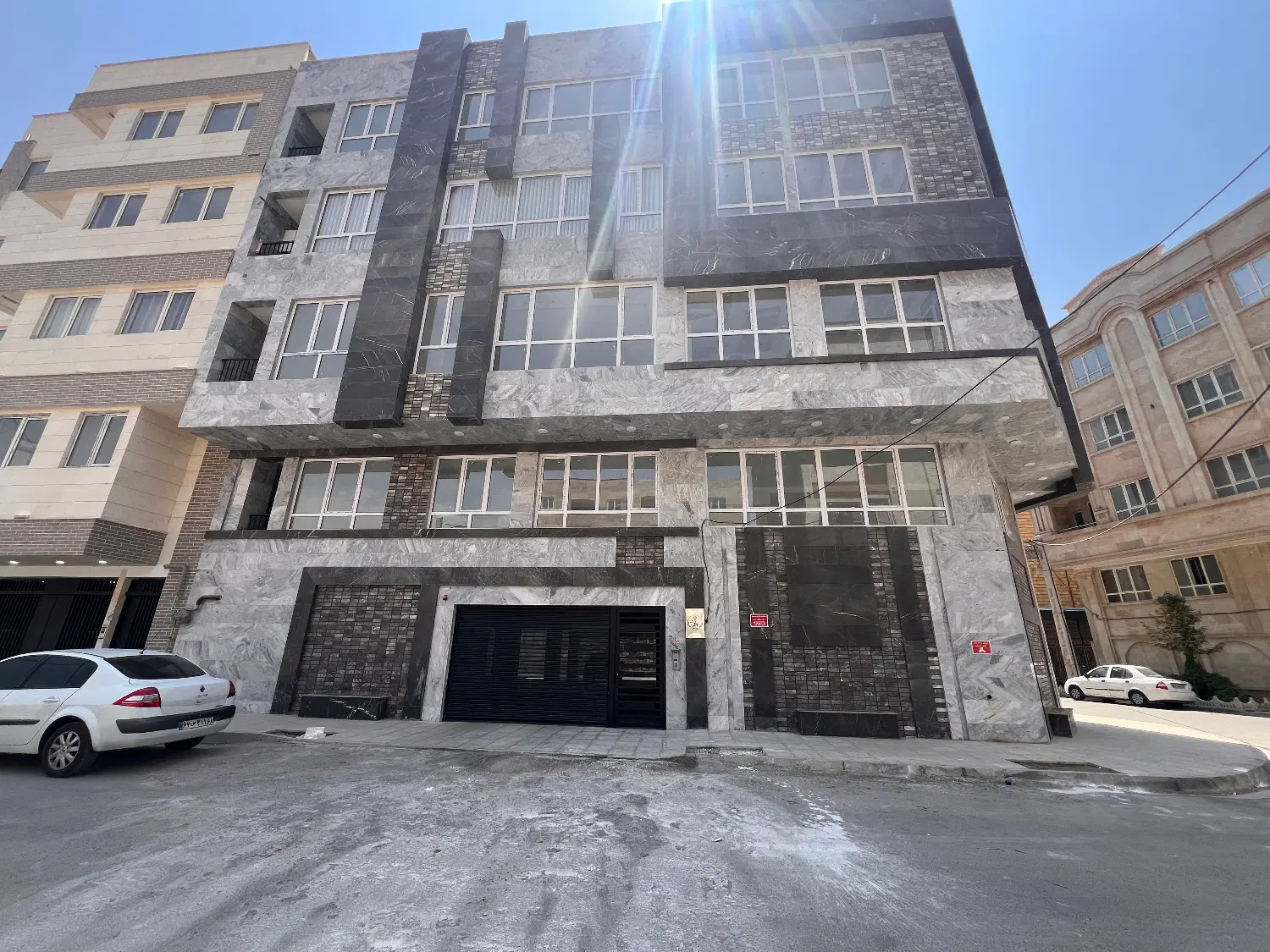 ۱۳۳ متر دو نبش آکواریوم