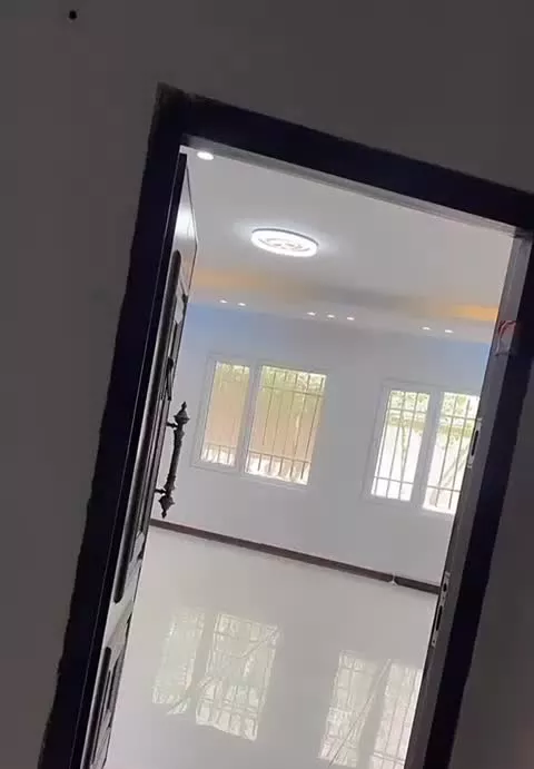 ۸۵متر مجتمع ماهان۲ شهرک ابریشم