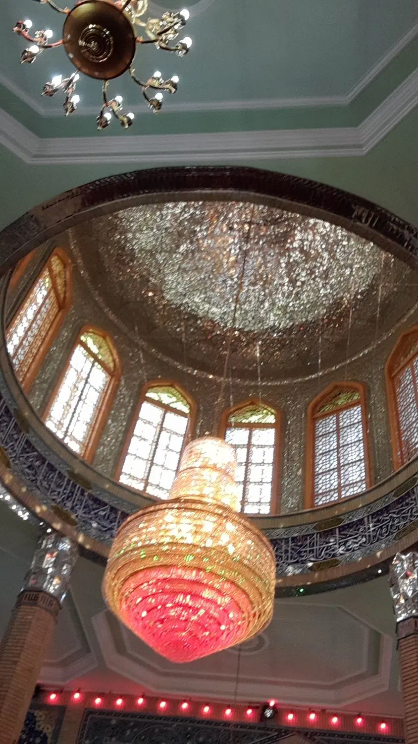 خانه کلنگی ۳۵۰متر بزره دماغ وسط شهر