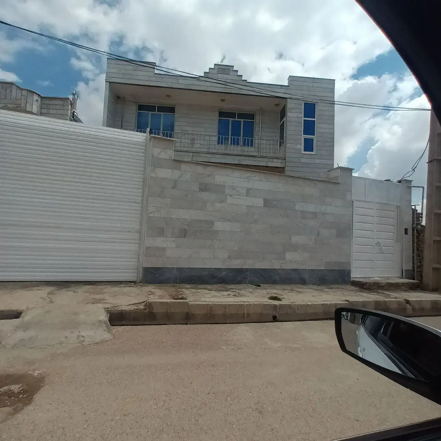 خانه دوطبقه زرین اباد