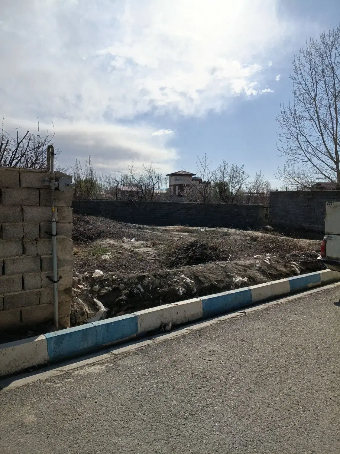 زمین۳۴۰متری داخل بافت روستای سنقرآباد.لوکیشن عالی