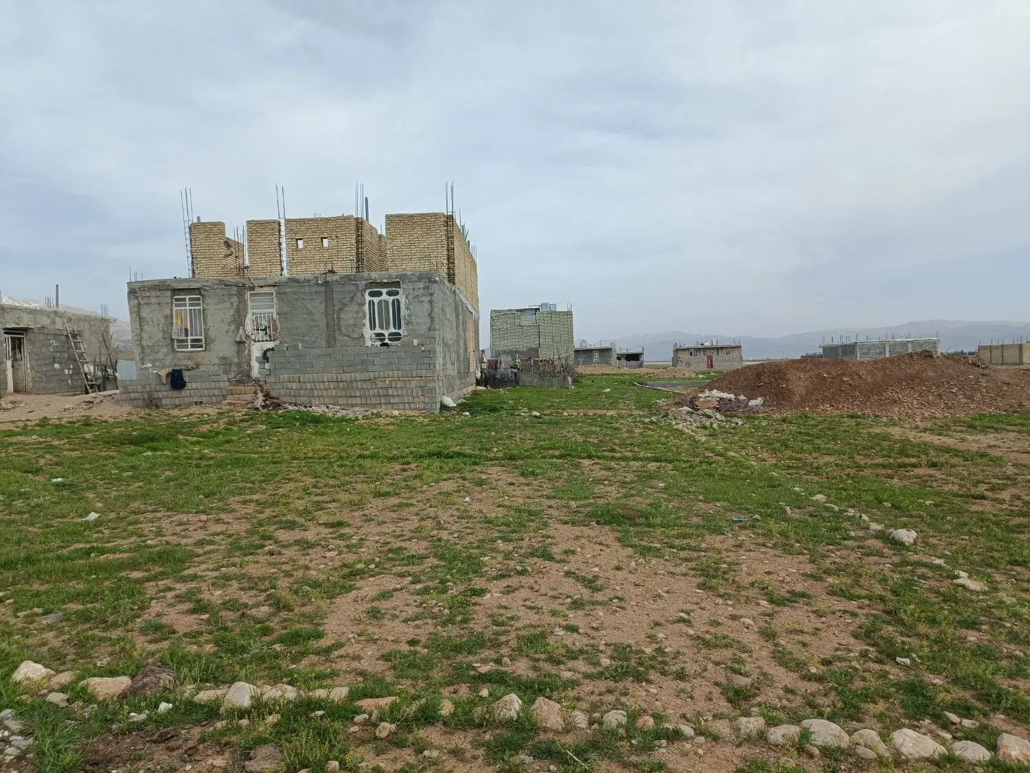 زمین ۲۰۰متر فروش