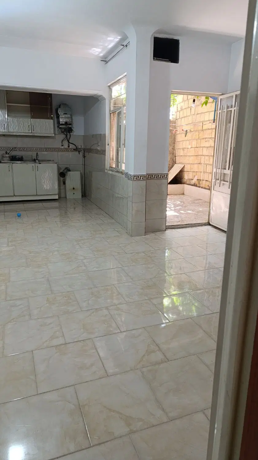 خونه 80متری داری حیاط اتاق خواب تمیزورنگ شده