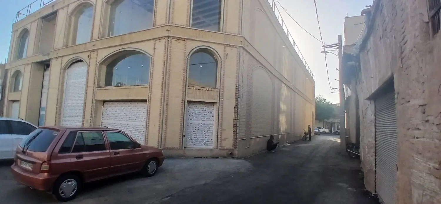 ۱۸۰ متر تجاری بر