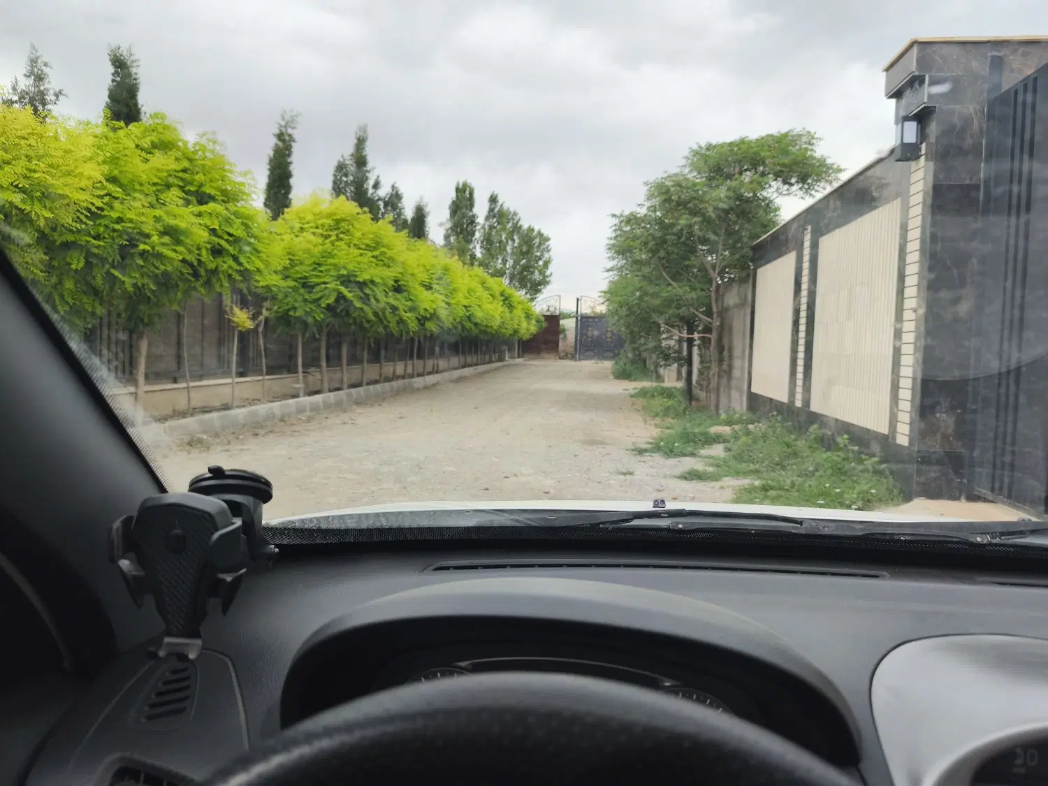 باغچه ویلا ۷۰۰ متری پدم ایران زمین جم ایرانمهر
