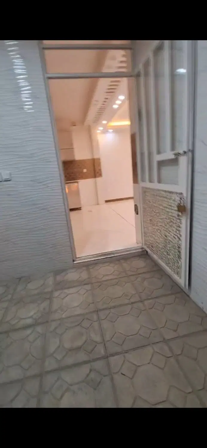 فروش واحد ۳۰۰ متری کرم اباد