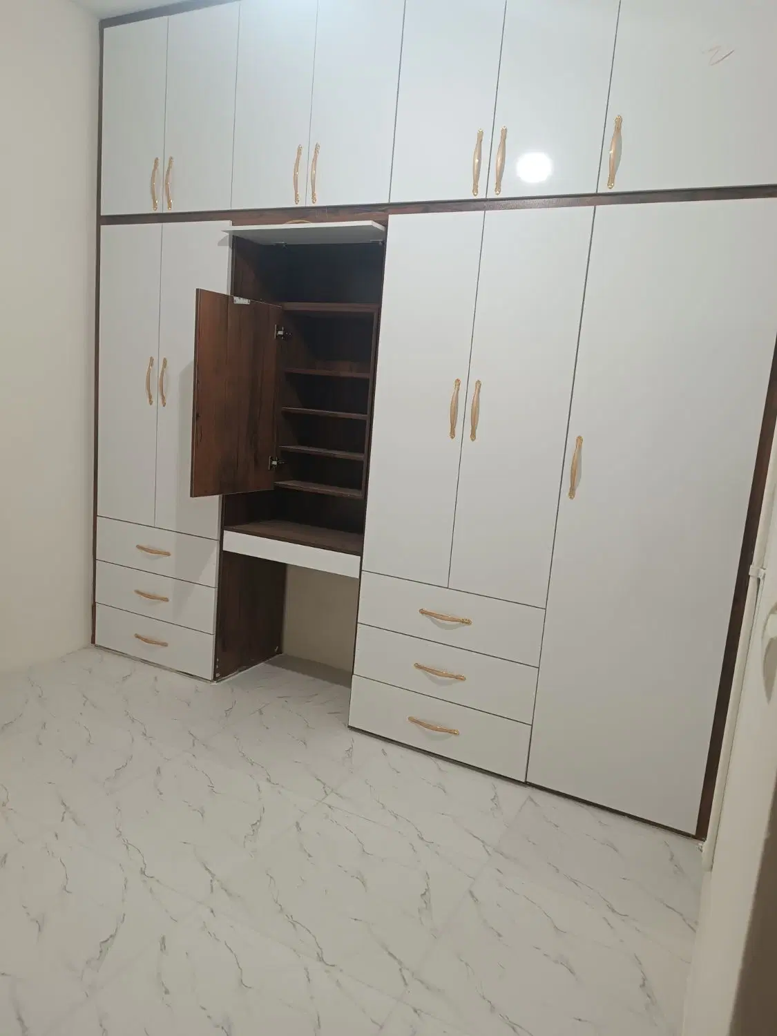 آپارتمانی طبقه اول.