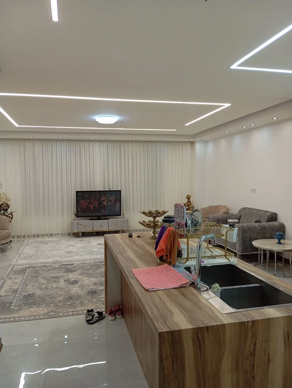 آپارتمان لاکچری و لوکس طبقه اول