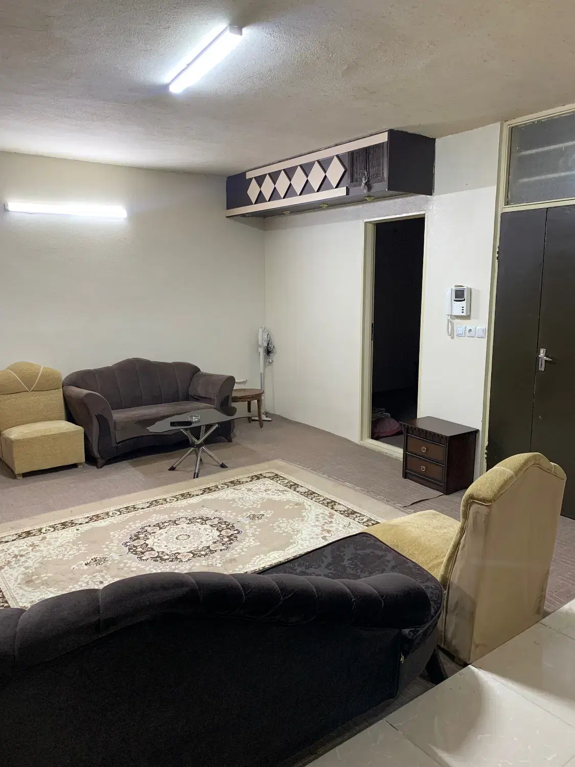 منزل مبله چهار باغ با پارکینگ