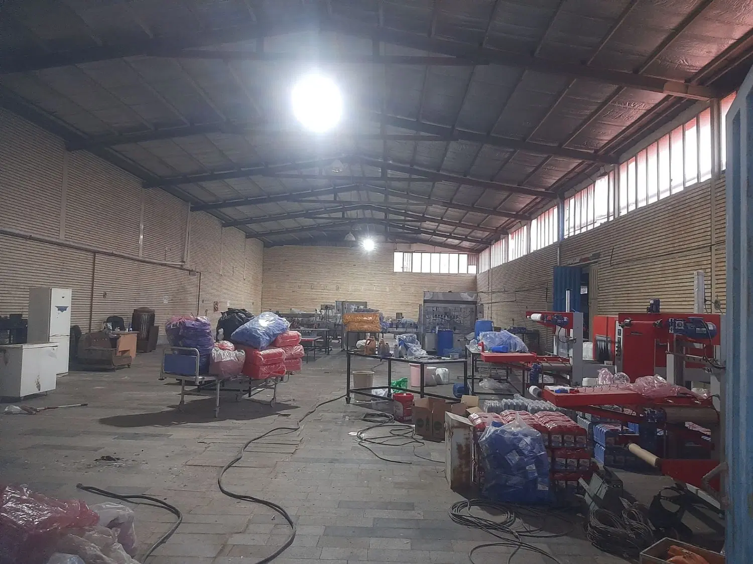 زمین و کارخانه تجاری