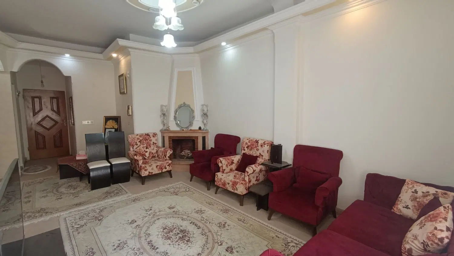 آپارتمان + حیاط