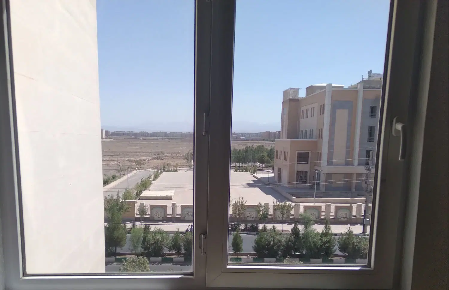 واحد شیک نزدیک به سند مالکم