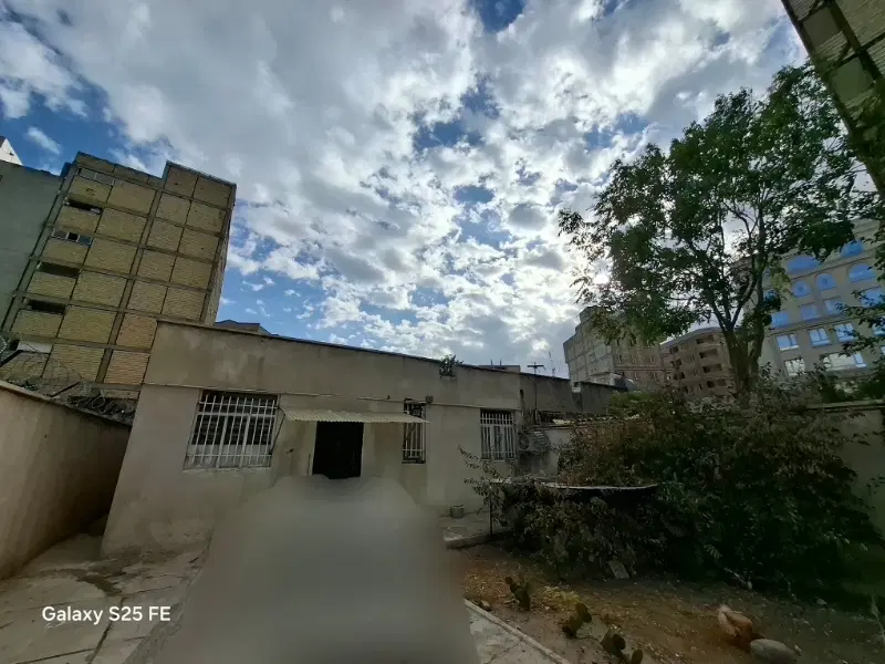 ملک ویلایی ، میدان نیایش (توضیحات مطالعه شود)