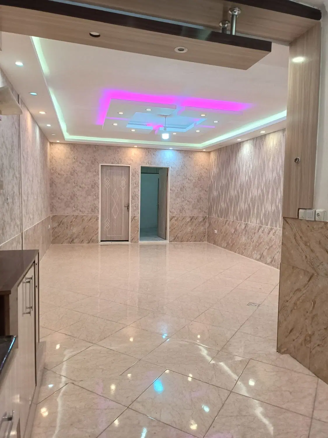 فروش آپارتمان ۱۰۰متری بازسازی شده پارکینگ اختصاصی
