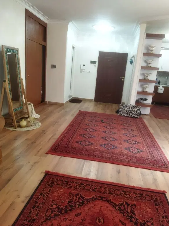 ۱۱۰ متر طبقه اول شهرک ناز