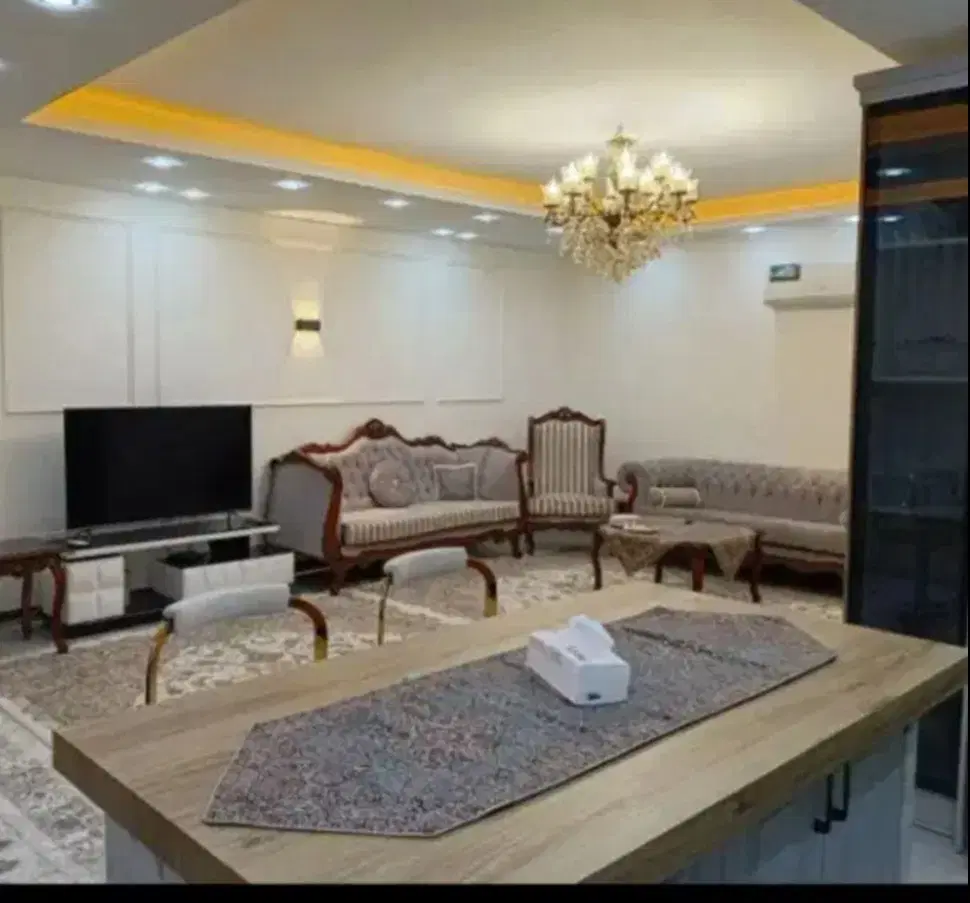 با مدیریت خانم معین.فروشنده واقعی