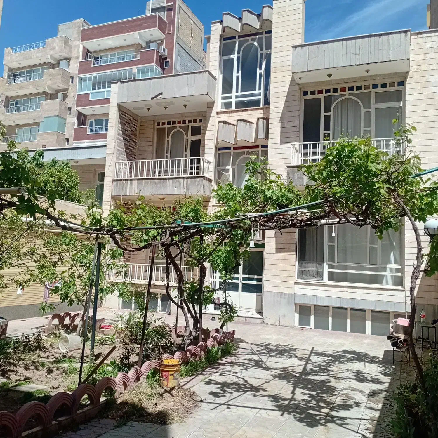 فروش خانه مسکونی در لاله زار