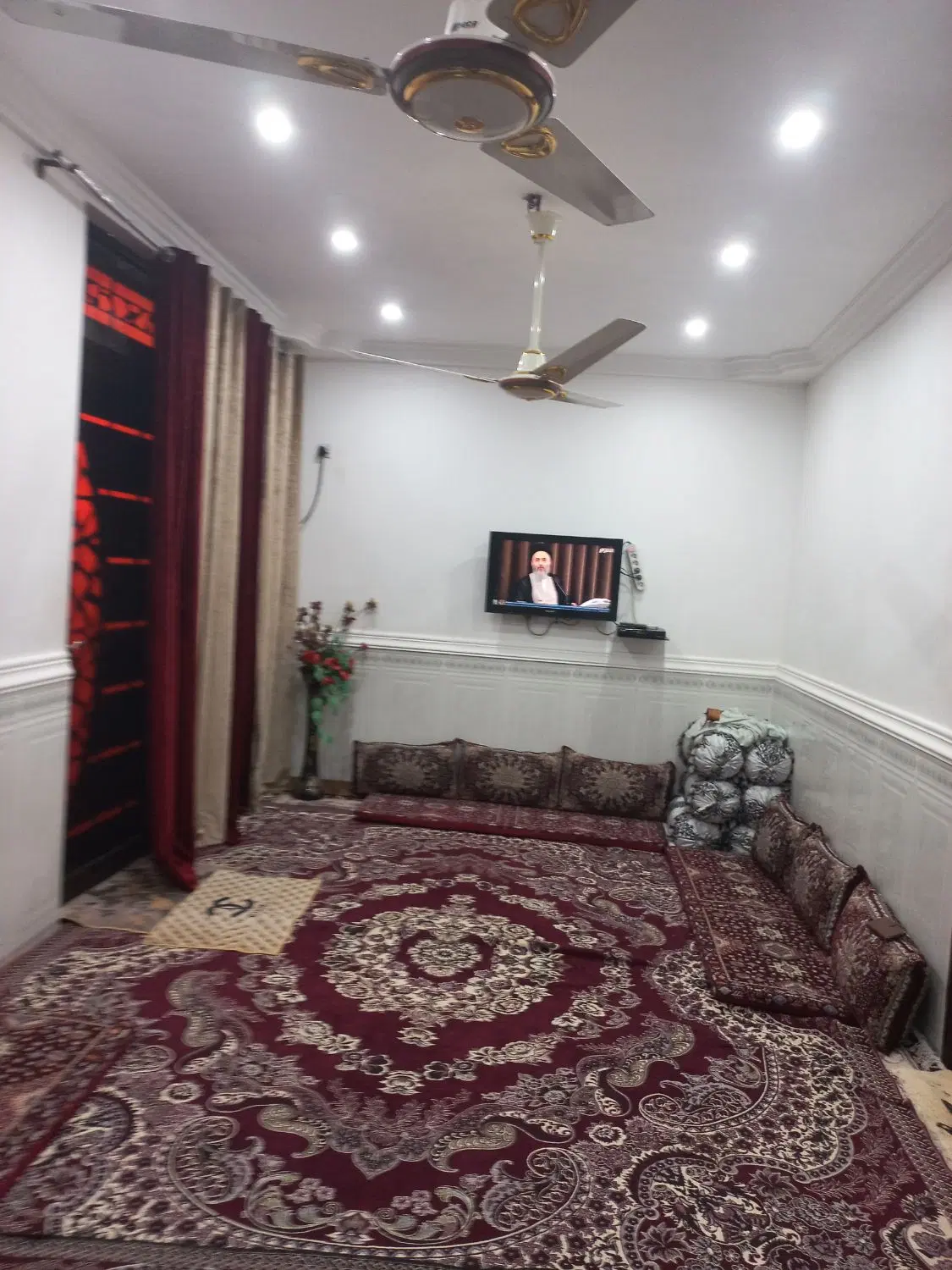یک منزل برای فروش