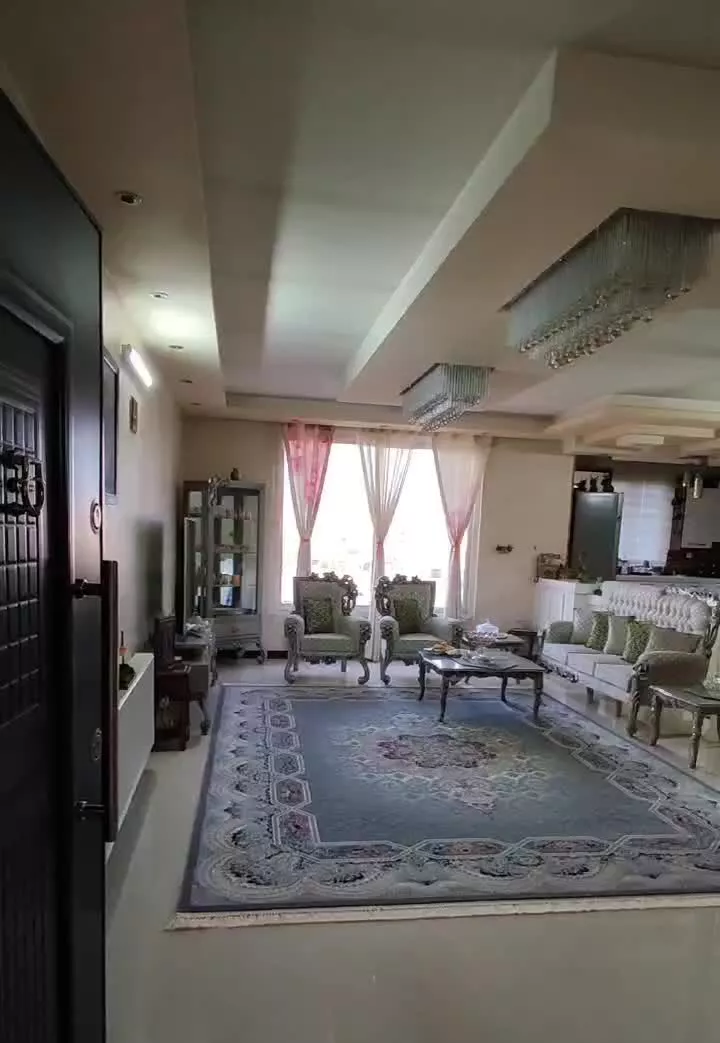 ویلایی همراه با  مغازه تجاری