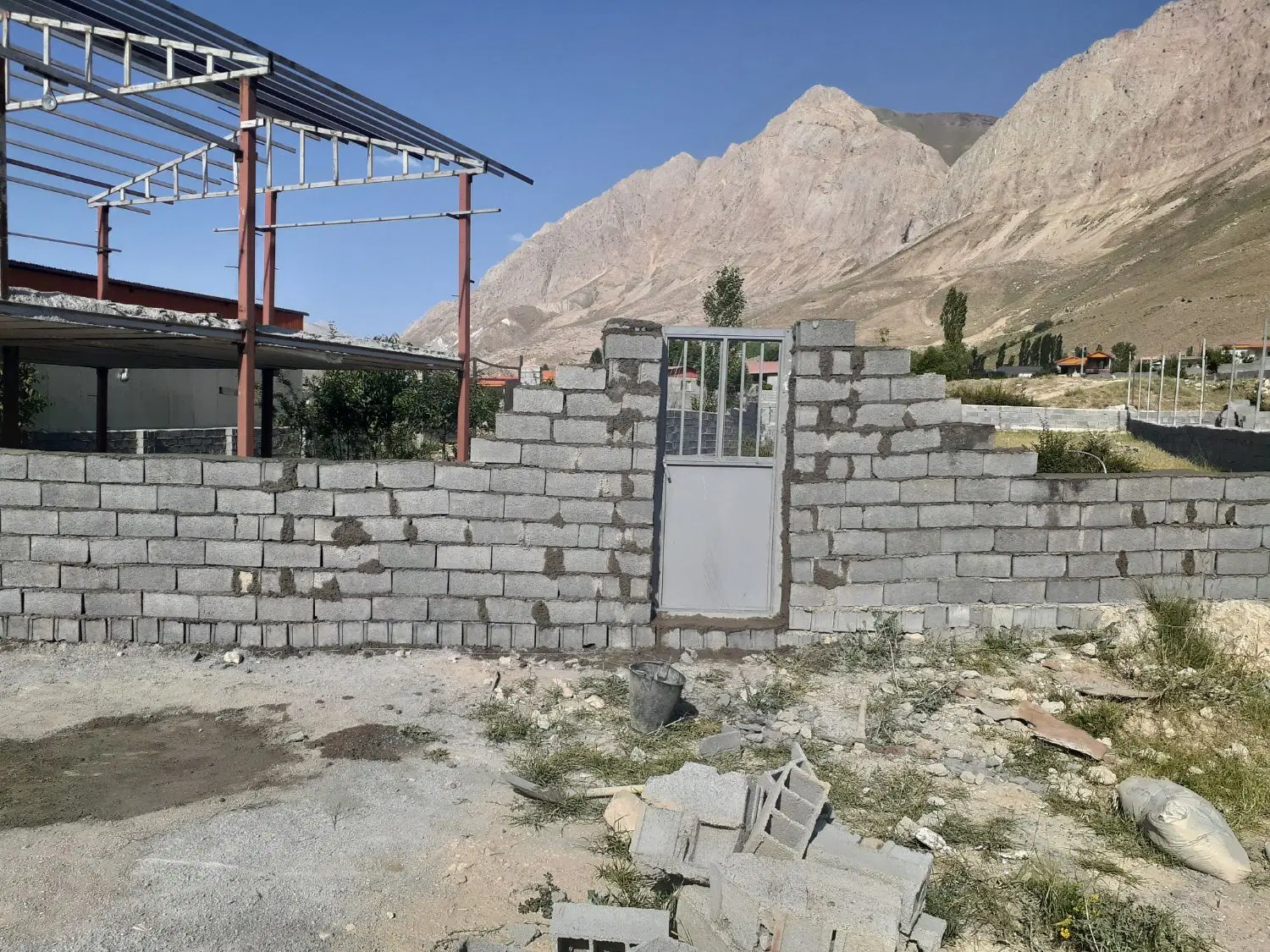 ۳۰۰ متر زمین جاده هراز زیبادشت روبروی روستای رینه