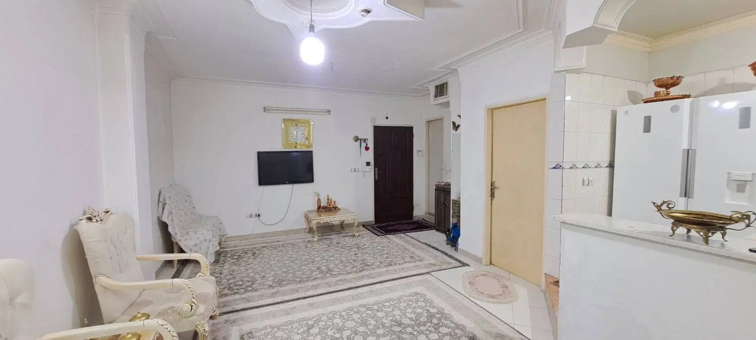 آپارتمان ۶۱ متر طبقه اول کل ساختمان ۷ واحد