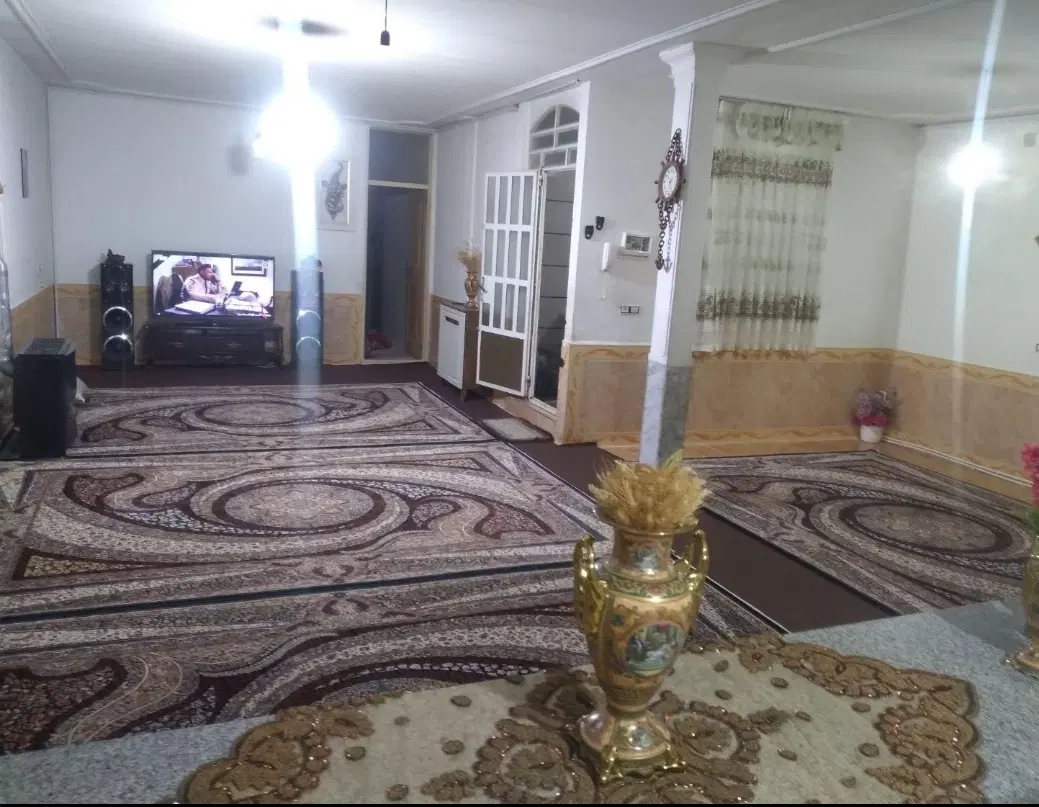 کوی ارتش . بابک ۴ شرقی .طبقه بالا
