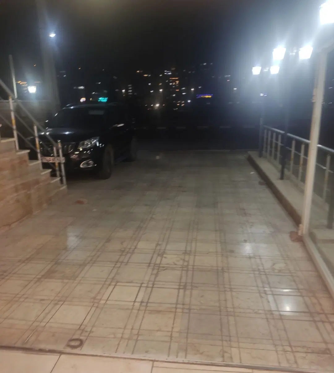 مغازه ۲۰۰ متری بر خیابان دفاع مقدس