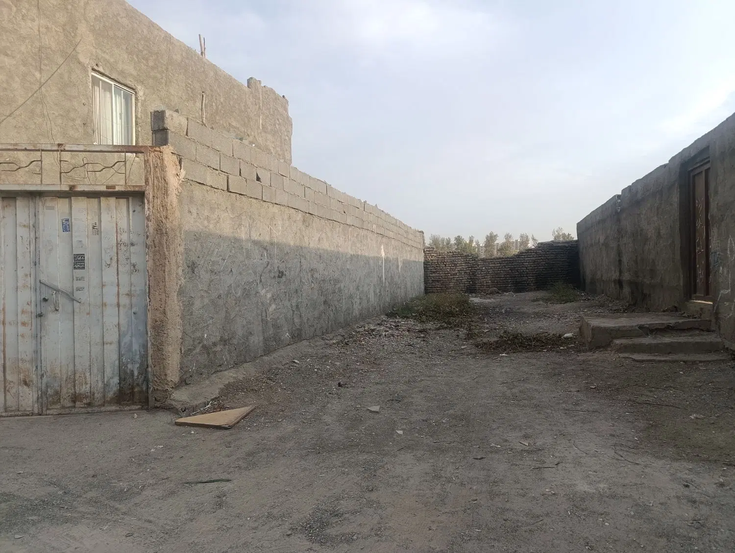 زمین 100 متری