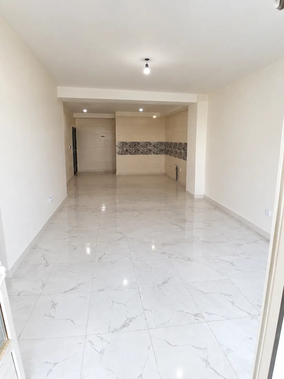 ۱۰۰متر_روبه آفتاب_سالن پرده خور_آسانسور_تاپ لوکیشن