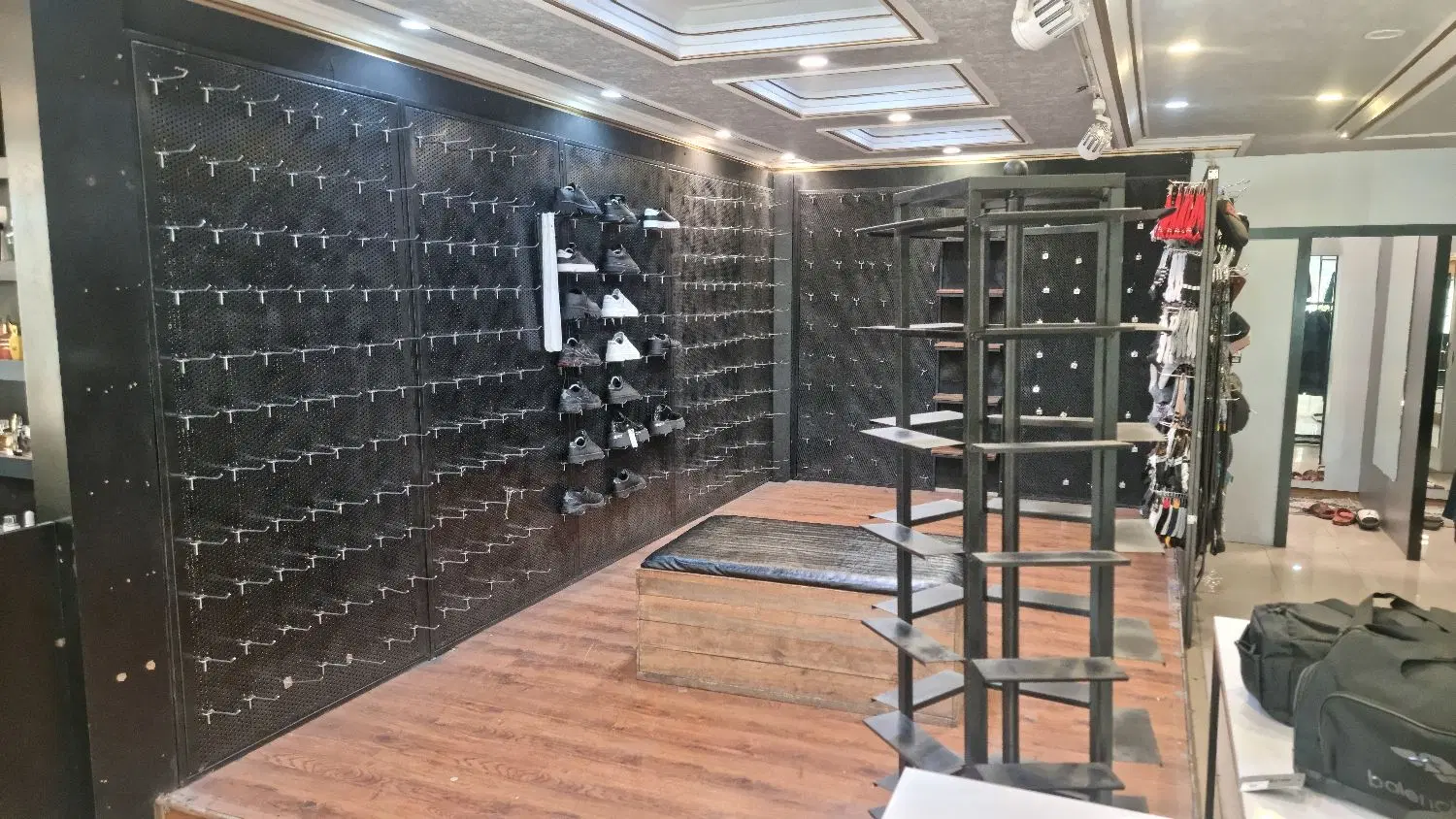 واگذاری امتیاز کفش بوتیک مردانه